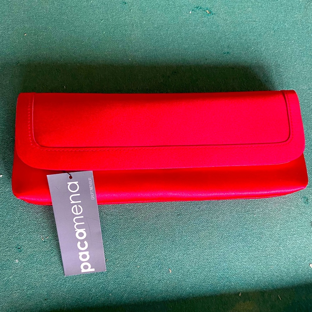 Pacomena clutch purse, with a chain to make the purse longer, color: red